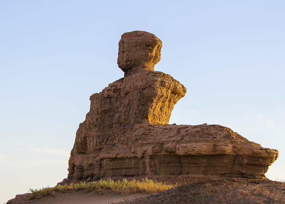 7.伟人像（塔状雅丹）Portrait of A Great Man(Tower-shaped Yardang).png